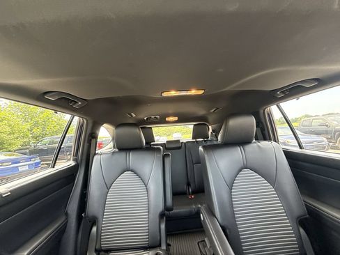 Used 2024 Toyota Highlander XSE FWD image 11