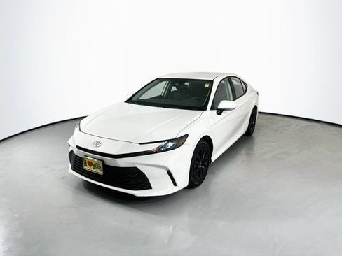 Used 2025 Toyota Camry LE FWD image 5