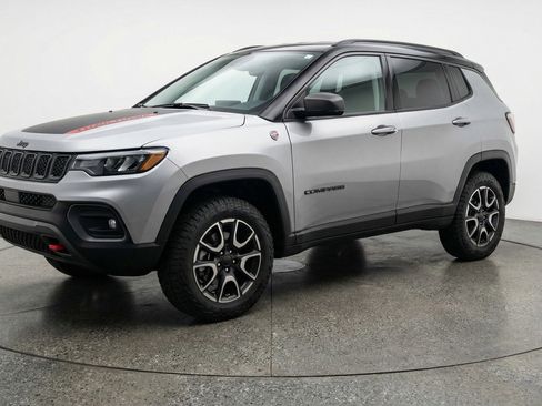 Used 2025 Jeep Compass Trailhawk w/ Trailer Tow Group image 3