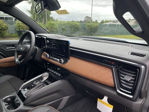 New 2025 GMC Canyon AT4 w/ Nightfall Edition image 61