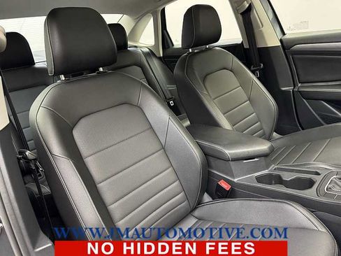 Used 2024 Volkswagen Jetta SE w/ Panoramic Sunroof Package FWD image 21