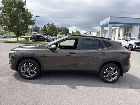 Used 2024 Chevrolet Trax LT w/ Driver Confidence Package FWD image 10