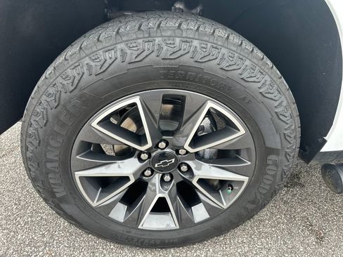 Used 2023 Chevrolet Tahoe Z71 w/ Luxury Package image 15