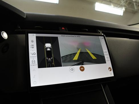 Used 2025 Land Rover Range Rover Velar Dynamic SE image 33