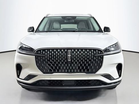 Used 2026 Lincoln Aviator 2WD image 2