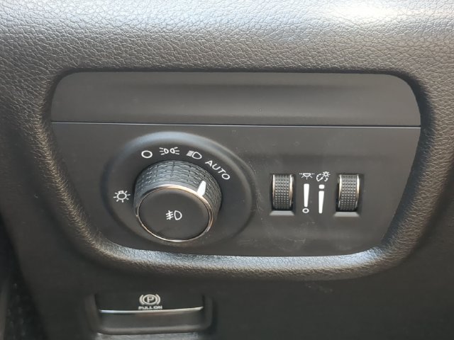 Used 2025 Jeep Grand Cherokee Limited RWD image 30