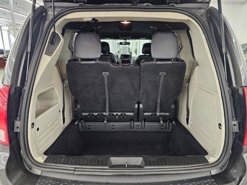 Used 2018 Dodge Grand Caravan SXT image 40