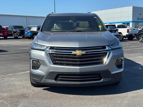 Used 2023 Chevrolet Traverse LT w/ LT Premium Package image 8