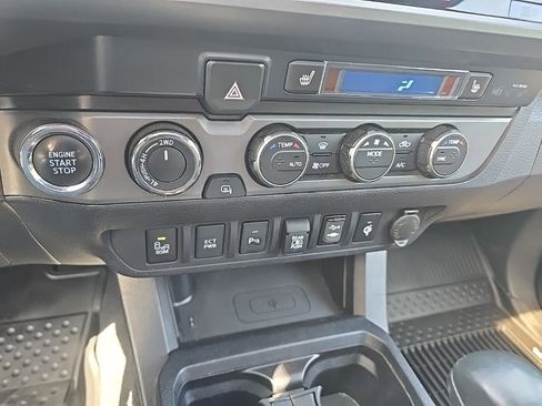 Used 2019 Toyota Tacoma TRD Sport AWD/4WD image 23