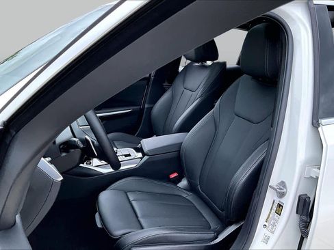 Used 2024 BMW 330i Sedan w/ Premium Package RWD image 7
