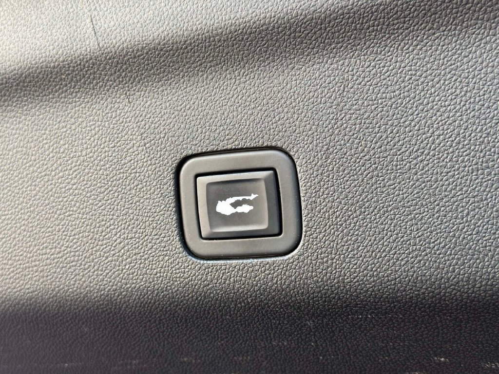 Used 2021 GMC Yukon XL Denali AWD/4WD image 19