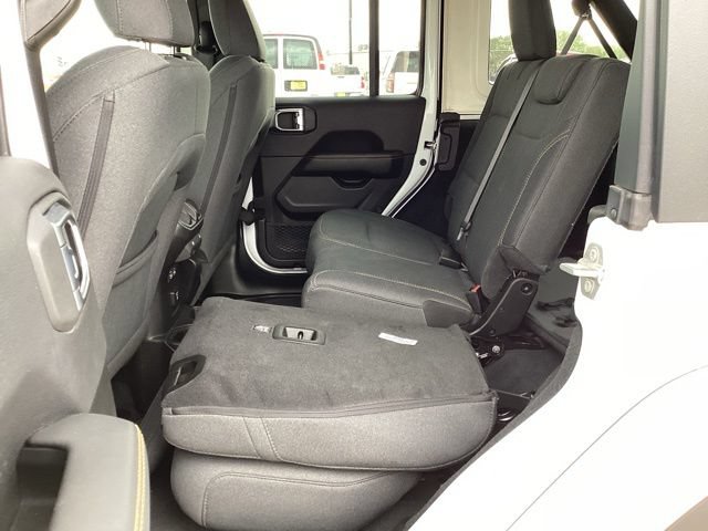 Used 2024 Jeep Wrangler Unlimited Sahara AWD/4WD image 8