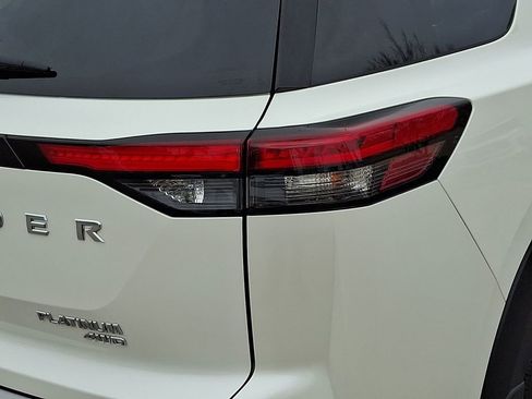 Used 2024 Nissan Pathfinder Platinum w/ Cargo Package image 10