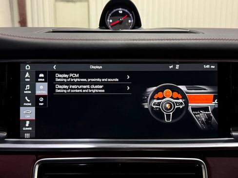 Used 2018 Porsche Panamera image 23