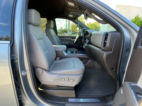 Used 2025 GMC Sierra 2500 SLT w/ SLT Premium Package image 6