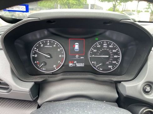 Used 2024 Subaru Crosstrek 2.0i Premium image 17