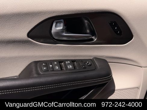Used 2024 Chrysler Pacifica Touring-L FWD image 26