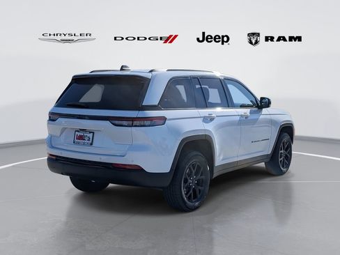 New 2025 Jeep Grand Cherokee Altitude image 3