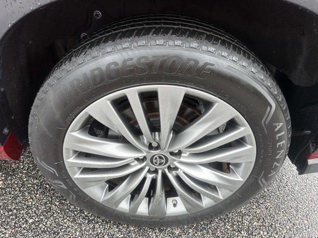 Certified 2021 Toyota Highlander Platinum FWD image 32