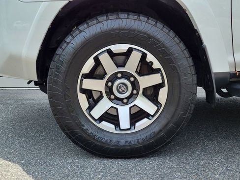 Used 2018 Toyota 4Runner TRD Off-Road Premium AWD/4WD image 15