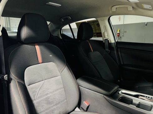 Used 2024 Nissan Sentra SR w/ Trunk Package image 32