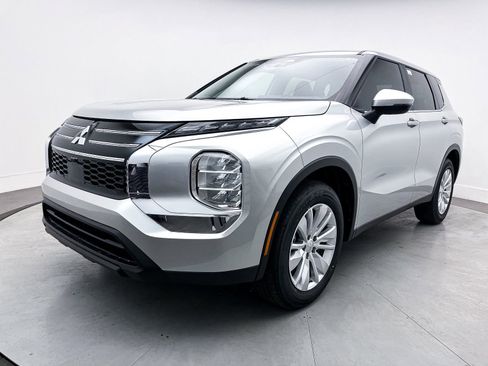 New 2025 Mitsubishi Outlander ES image 3