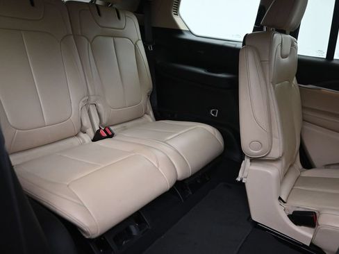 Used 2022 Jeep Grand Cherokee L Limited AWD/4WD image 11