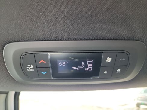 Used 2025 Chrysler Voyager LX image 25