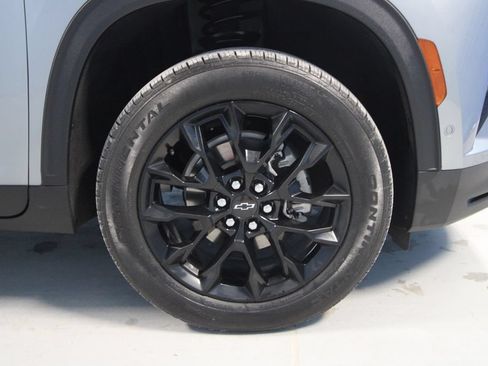 Used 2025 Chevrolet Traverse LT w/ Enhanced Driving Package FWD image 32