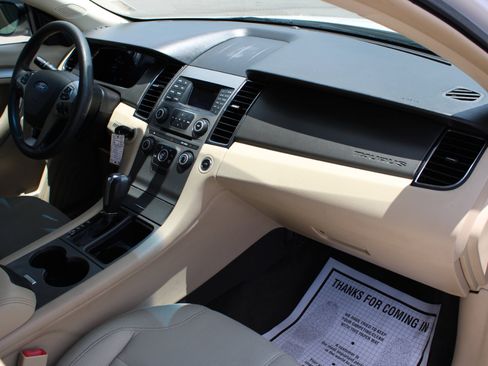 Used 2016 Ford Taurus SE image 10