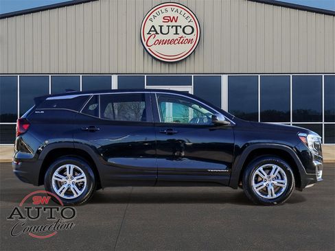 Used 2024 GMC Terrain SLE image 8
