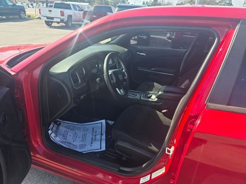 Used 2013 Dodge Charger SE w/ Sport Appearance Group image 5
