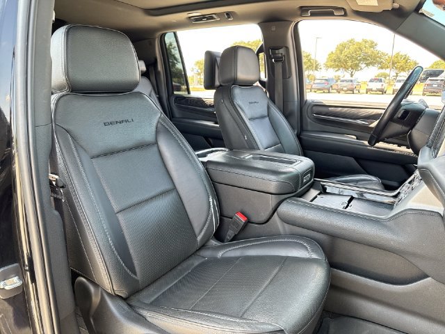 Used 2021 GMC Yukon XL Denali w/ Denali Premium Package RWD image 25