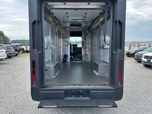 Used 2024 Chevrolet Brightdrop 600 w/ Commercial Equipment Package AWD/4WD image 23