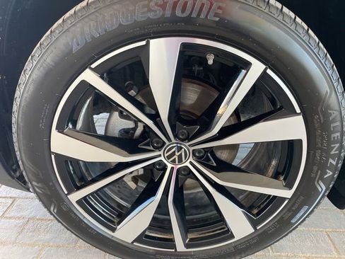 Used 2024 Volkswagen Atlas SEL Premium R-Line AWD/4WD image 34