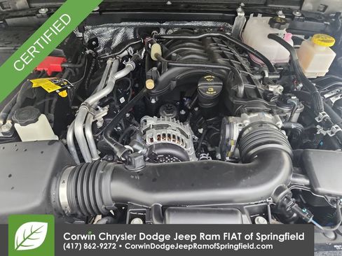 Used 2025 Jeep Gladiator Rubicon w/ Convenience Group AWD/4WD image 32