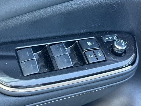 Used 2025 Toyota Crown Signia w/ Advanced Technology Package image 12