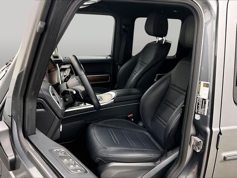 Used 2025 Mercedes-Benz G 550 image 8