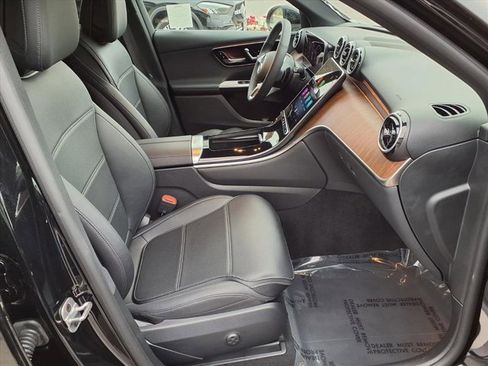 Used 2025 Mercedes-Benz GLC 300 image 17