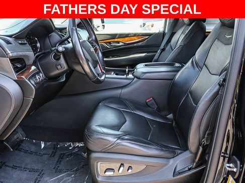 Used 2019 Cadillac Escalade ESV Luxury w/ Escalade Sport Edition AWD/4WD image 17