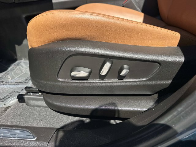 Used 2025 Cadillac XT5 Premium Luxury w/ Technology Package FWD image 22