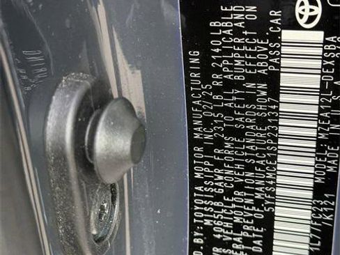 Certified 2025 Toyota Corolla SE image 25