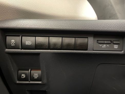 Certified 2023 Toyota Sienna XLE image 28