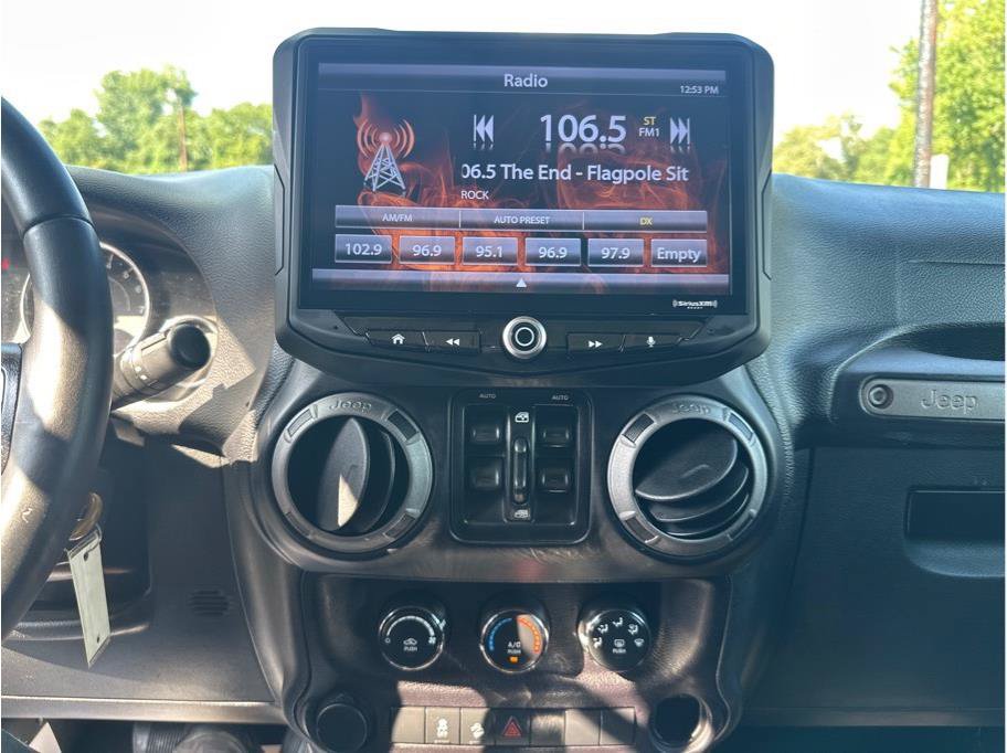 Used 2016 Jeep Wrangler Unlimited Sport w/ Connectivity Group AWD/4WD image 14