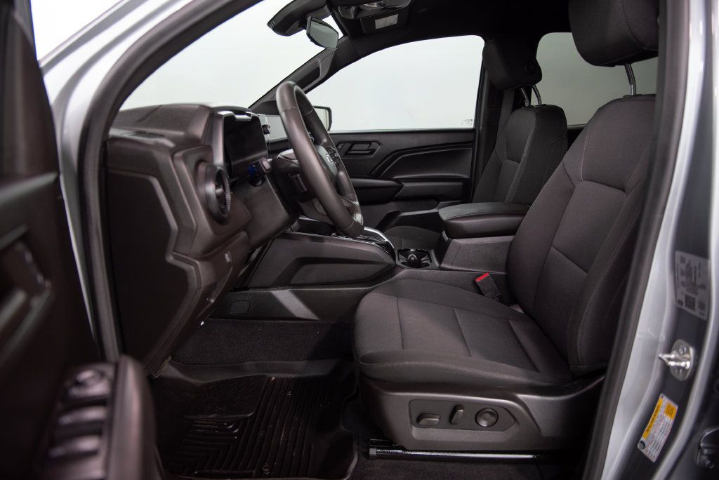 Used 2024 Chevrolet Colorado Trail Boss w/ Technology Package AWD/4WD image 7