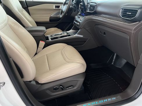 Used 2020 Ford Explorer Platinum w/ Premium Technology Package AWD/4WD image 31
