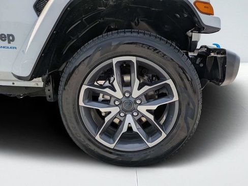 Used 2024 Jeep Wrangler Unlimited AWD/4WD image 10