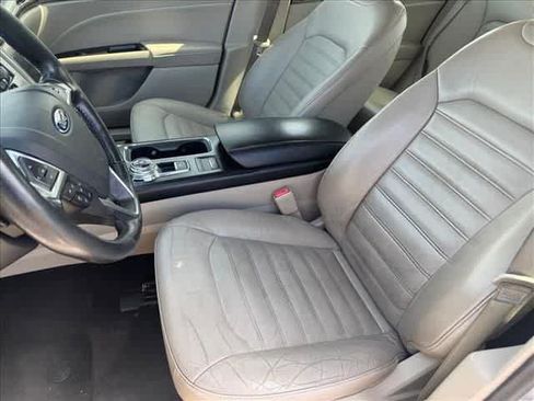 Used 2018 Ford Fusion SE w/ Fusion SE Technology Package FWD image 17