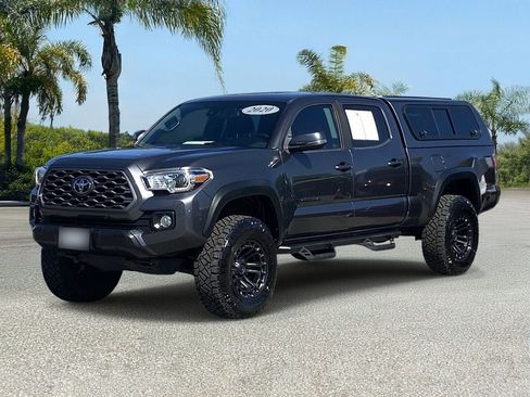 Used 2020 Toyota Tacoma TRD Off-Road w/ TRD Premium Off Road Package AWD/4WD image 2