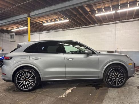 Used 2025 Porsche Cayenne image 6